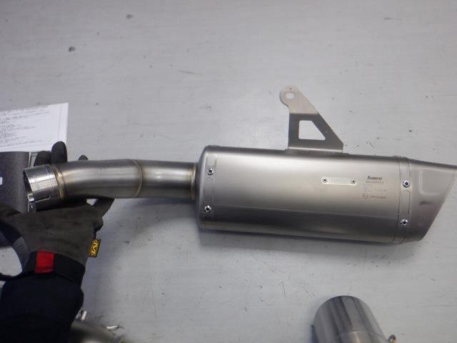 9AKRAPOVIC
RACING
LINE
Titanium
