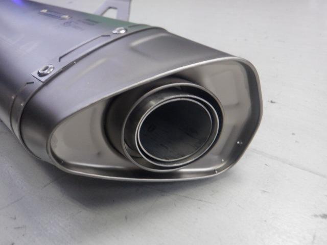 9AKRAPOVIC
RACING
LINE
Titanium