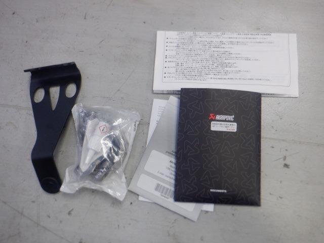 9AKRAPOVIC
RACING
LINE
Titanium