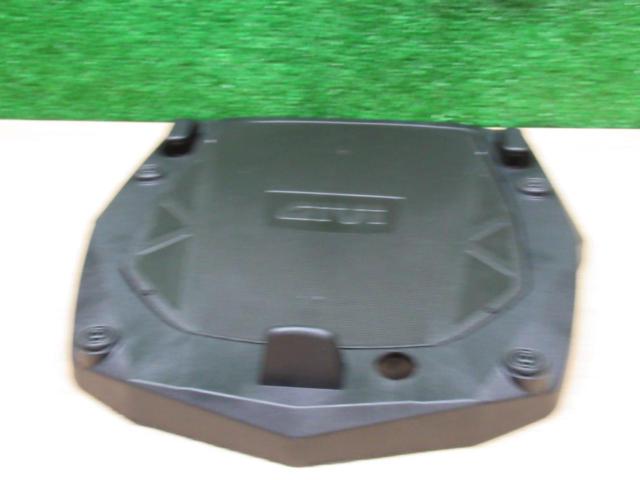 【未使用】 モノキーベース 汎用 GIVI(ジビ)