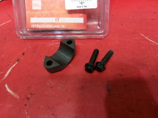 Brembo
110.A263.87
CNC Clamp
Red logo