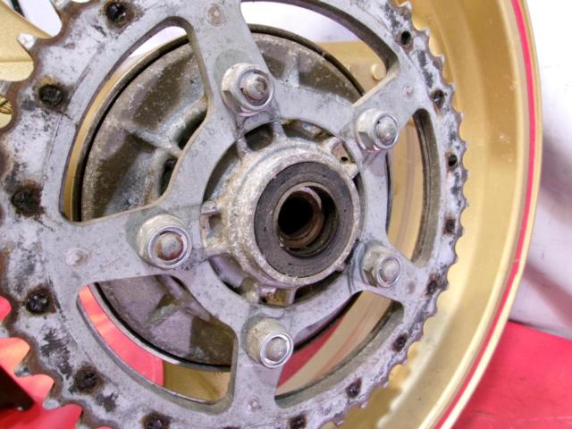 【HONDA】 リアホイール ゴールド CB400SF NC39 年式不明から取り外し