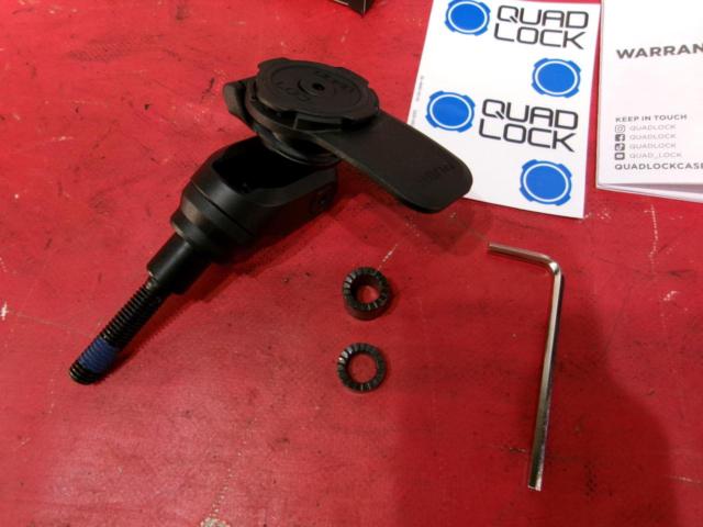 【QUAD LOCK】 QLM-HBC-PRO_QUAD HANDLEBAR CLAMP MOUNT PRO(ハンドルバークランプマウント PRO)