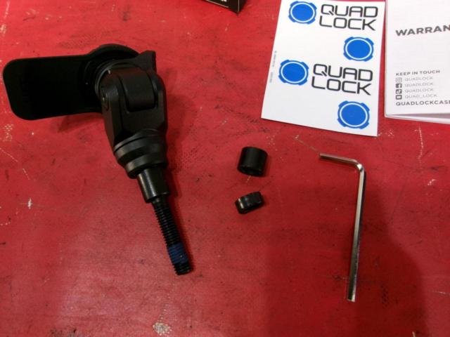 【QUAD LOCK】 QLM-HBC-PRO_QUAD HANDLEBAR CLAMP MOUNT PRO(ハンドルバークランプマウント PRO)
