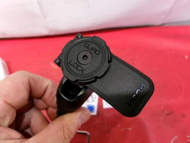 【QUAD LOCK】 QLM-HBC-PRO_QUAD HANDLEBAR CLAMP MOUNT PRO(ハンドルバークランプマウント PRO)