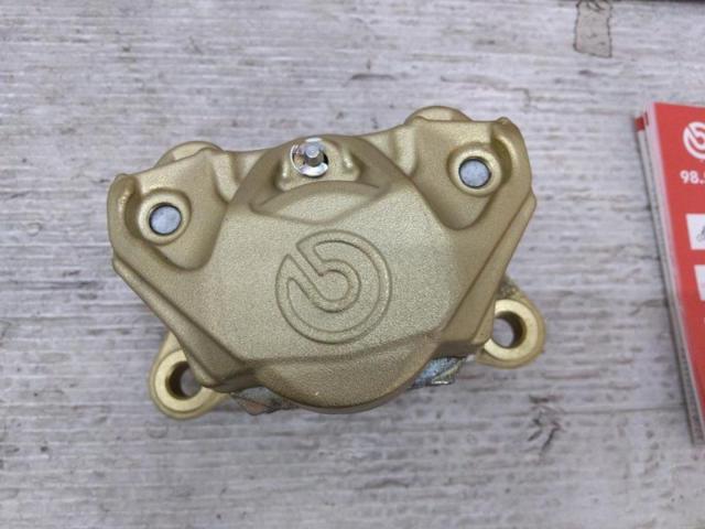 Brembo  カニキャリパー