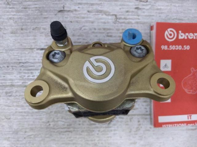 Brembo  カニキャリパー