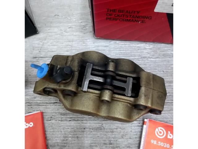 Brembo 4Pキャスティングキャリパー