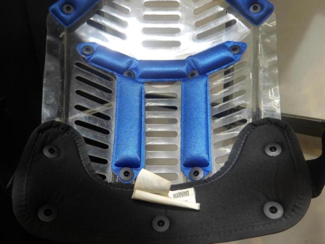 サイズ不明(Mぐらいかと思われます。)hrp オフロードプロテクター