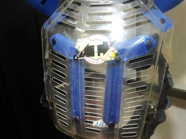 サイズ不明(Mぐらいかと思われます。)hrp オフロードプロテクター