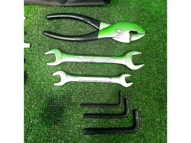 1車種不明 レッドバロン 車載工具