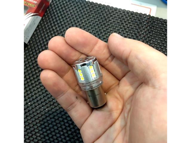 1Valenti Moto(バレンティ モト) LEDバルブS25 M13 ホワイト/レッドダブル