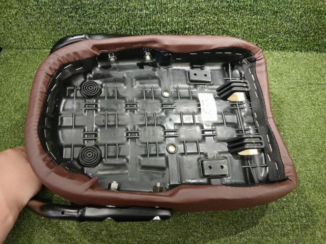 【Royal Enfield/ロイヤルエンフィールド】純正タンデムシート タンデムバー付き ブラウン 品番:5015290012 クラシック350 (Classic 350)外し