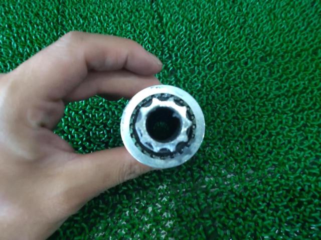 ※右側軸加工されています TOKEN ISIS用BB 68mm