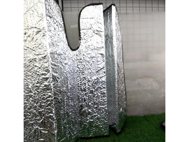 Unknown Manufacturer
Folding sunshade