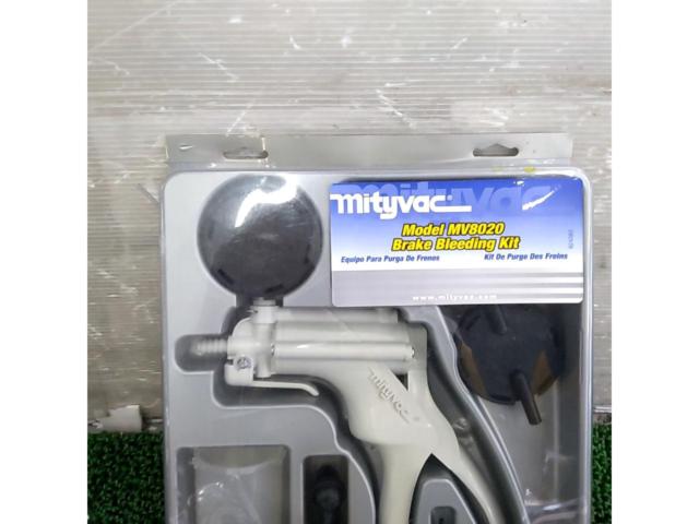 DAYTONA71123
Brake air bleeding tool