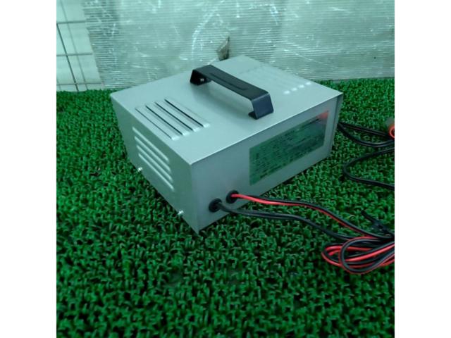 BC-105A バッテリー充電器