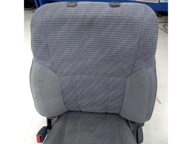 TOYOTA ハイラックスサーフ/185 純正シート 助手席側