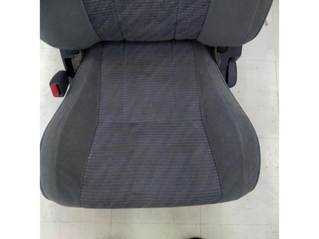 TOYOTA ハイラックスサーフ/185 純正シート 助手席側