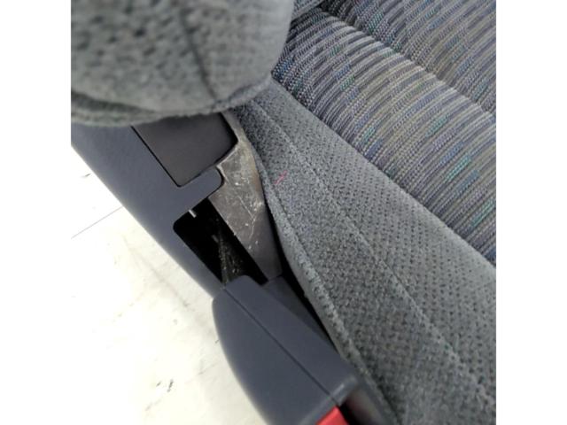 TOYOTA ハイラックスサーフ/185 純正シート 助手席側