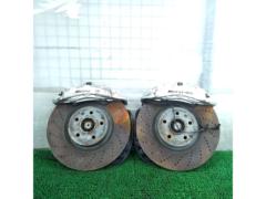 Mercedes
Benz
AMG
Brembo 6-piston calipers