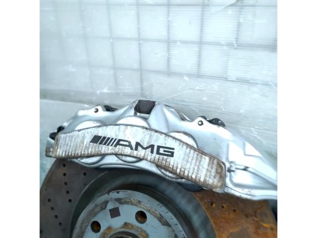 Mercedes
Benz
AMG
Brembo 6-piston calipers