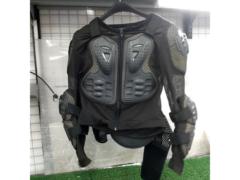 Translation
Size L ROUGH&ROAD Body Protector