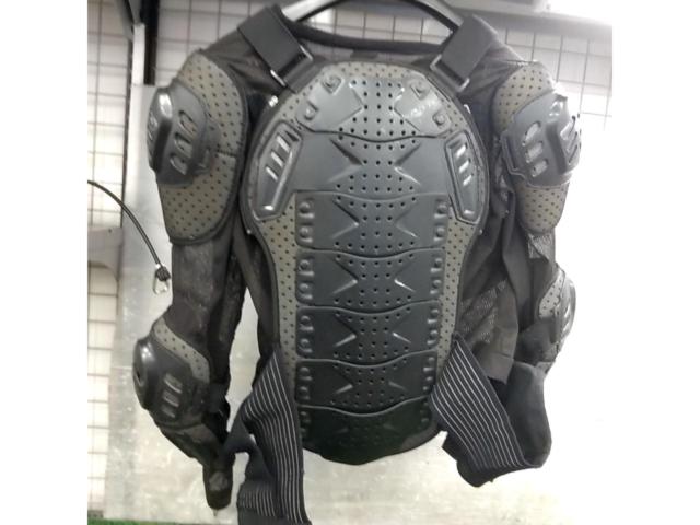 Translation
Size L ROUGH&ROAD Body Protector