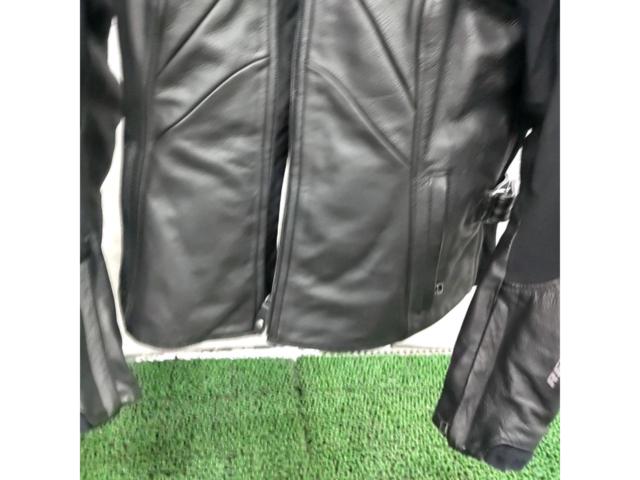 Size 40
rev'it
Leather jacket