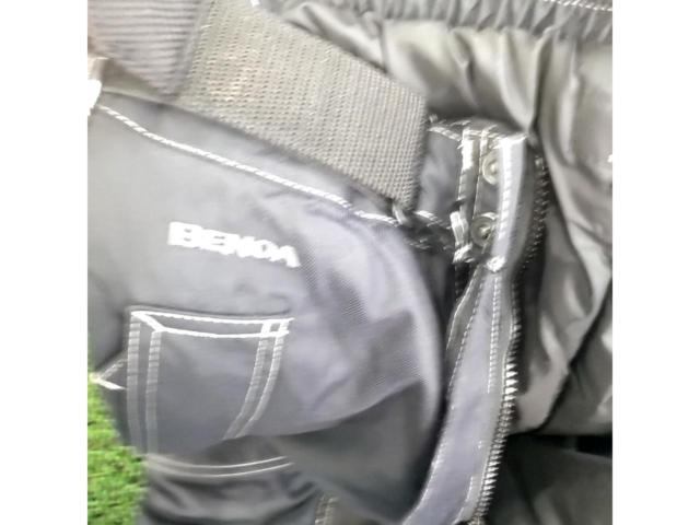 Size: M
Buggy
BENOA
Nylon over pants