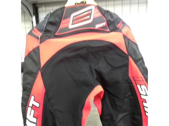 Size 30
(equivalent to S)
SHIFT
Motocross pants
