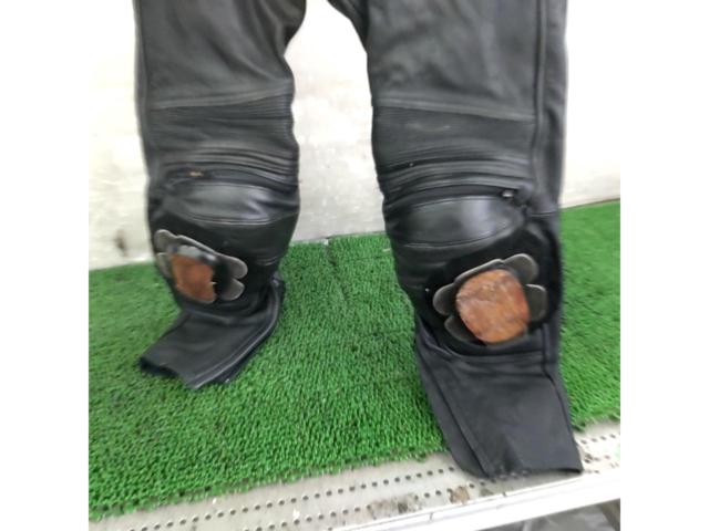 Size M
Unknown Manufacturer
Leather pants