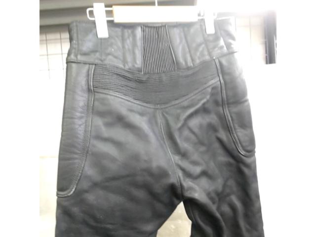 Size M
Unknown Manufacturer
Leather pants