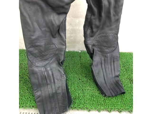 Size M
Unknown Manufacturer
Leather pants