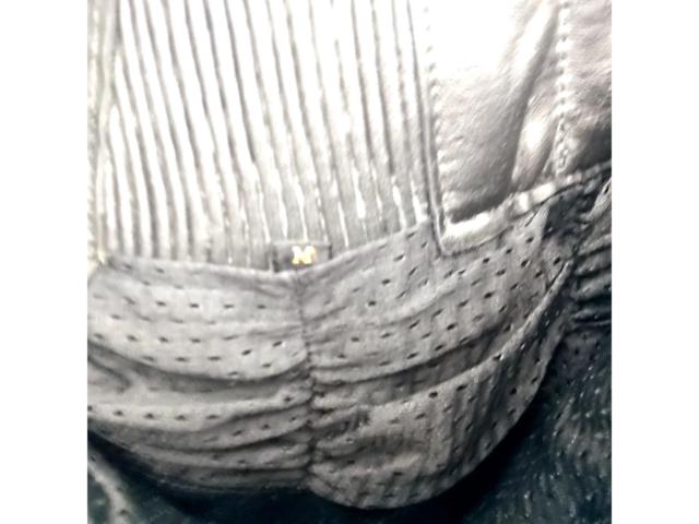 Size M
Unknown Manufacturer
Leather pants