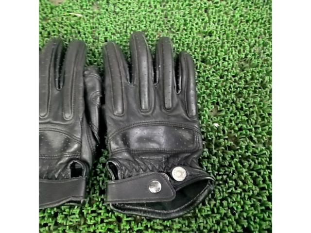 Size L Manufacturer unknown
Leather Gloves