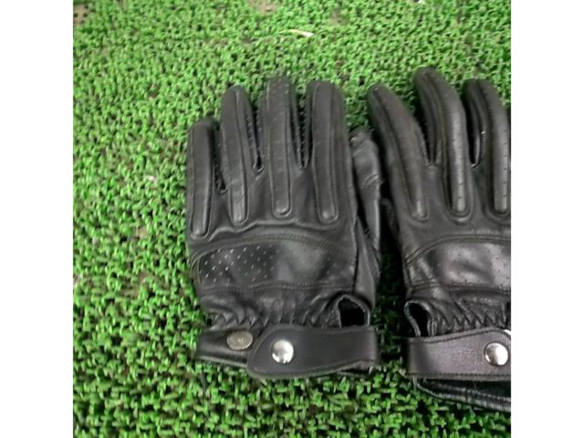 Size L Manufacturer unknown
Leather Gloves