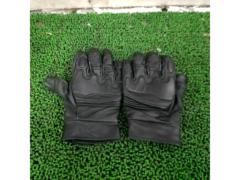 Size LL Manufacturer unknown
Leather Gloves