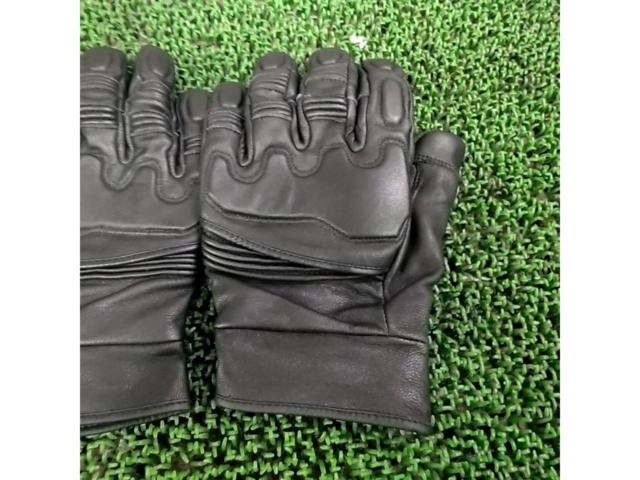 Size LL Manufacturer unknown
Leather Gloves
