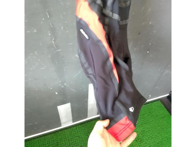 サイズ:M PEARL IZUMI ビブショーツ ブラック/レッド