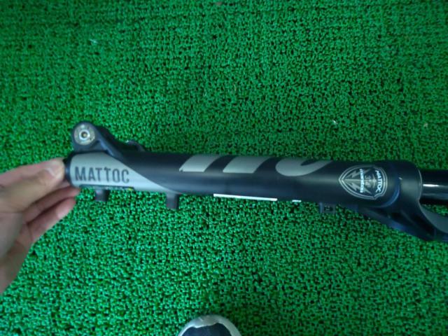 コラム長180mm/エンド幅110mm/27.5インチ Manitou MATTOC DORADO AIR エアサスペンションフォーク 110×15mmTA