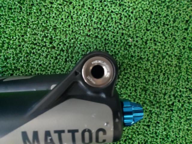 コラム長180mm/エンド幅110mm/27.5インチ Manitou MATTOC DORADO AIR エアサスペンションフォーク 110×15mmTA