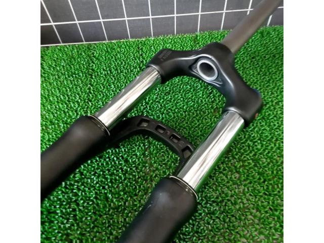 コラム長198/エンド100 SR SUNTOUR XCM サスペンションフォーク