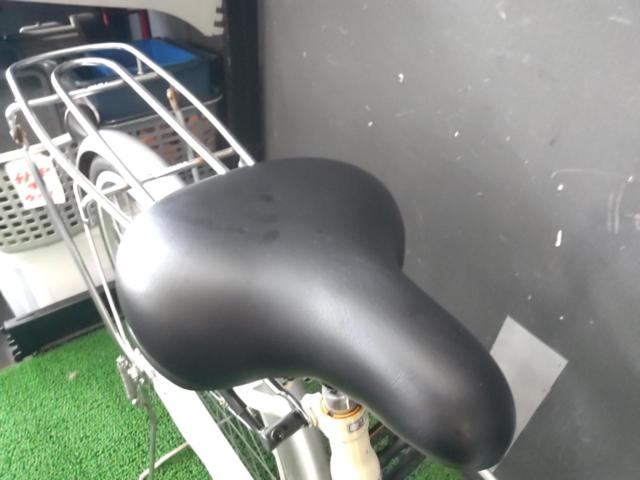 メーカー不明 AVEC VENT  24インチシングルギアシティサイクル アイボリー