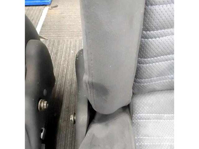 NISSAN
Skyline GT-R / BCNR33
Genuine driver's and passenger's side seats (set)