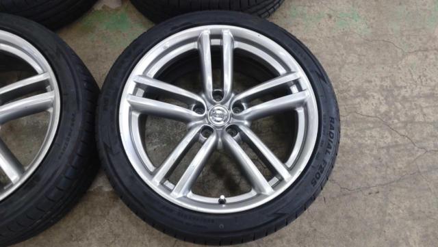Nissan
Fuga / Y50
Original wheel
+
MINERVA
RADIAL
F205 + MINERVA
RADIAL
F205