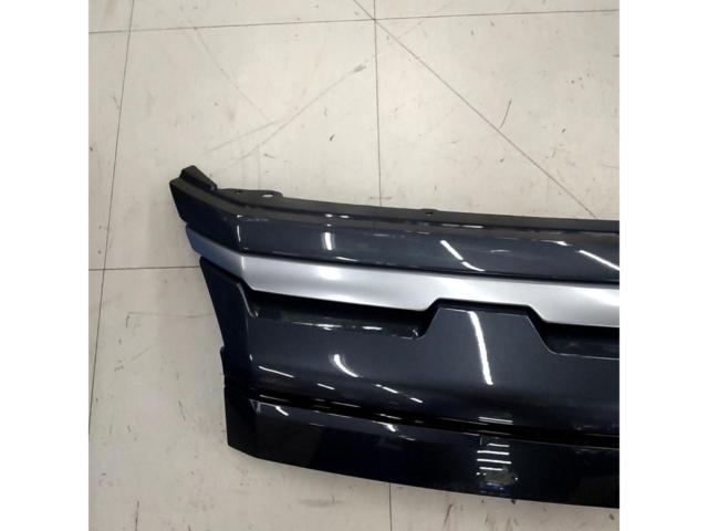 Mitsubishi genuine
Front grille for Delica D:5