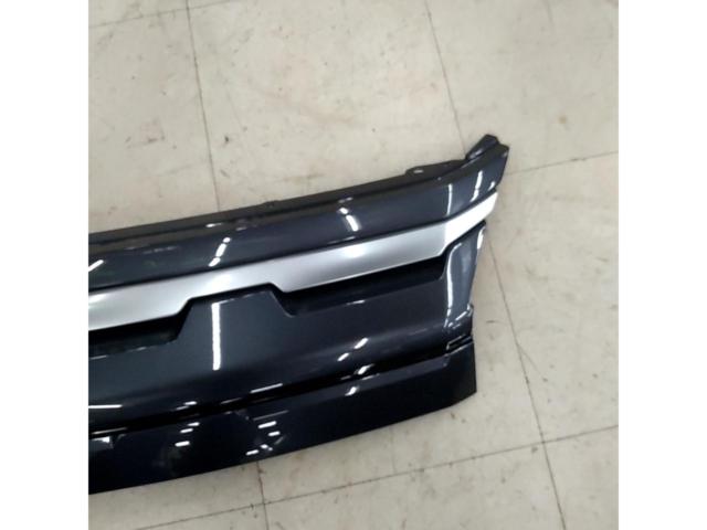 Mitsubishi genuine
Front grille for Delica D:5