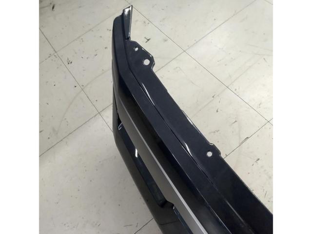 Mitsubishi genuine
Front grille for Delica D:5