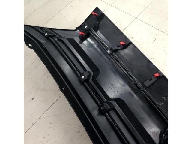 Mitsubishi genuine
Front grille for Delica D:5